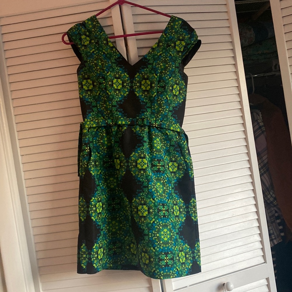 Pretty taffeta Taylor dress in a vintage kaleidoscope pattern.